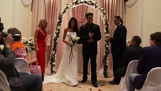 Busty latina sürtük gets ona kedi çarptı sert tarafından bir beyaz züppe