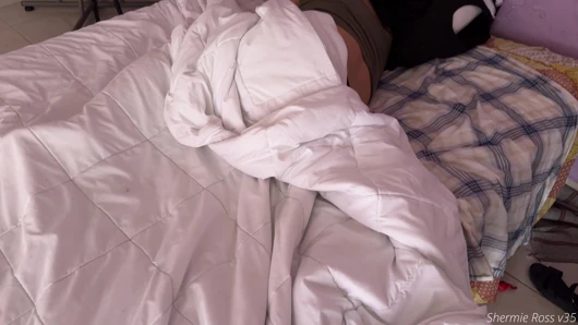 WAKING up my stepsister to FILL her with cum.