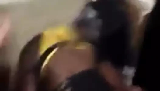 siyah kadınlar yeme KEDİ