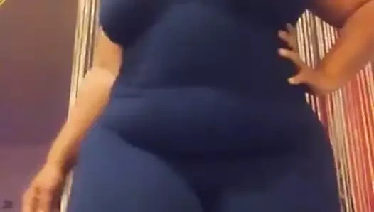 Elbiseli büyük kız