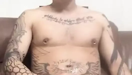 Büyük asyalı mastürbasyon ve onun cum yeme (1'21'')