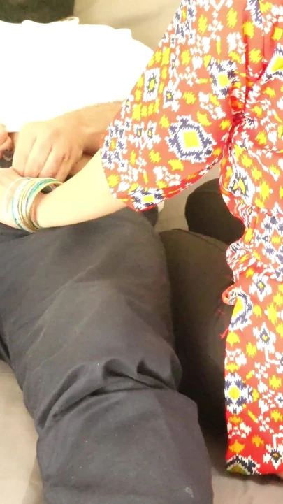 XXX Hintli Yenge Kayınbiraderi Ile Cinsel Ilişki Yaşıyor, Kocası Evde Yokken Seks Yapıyor