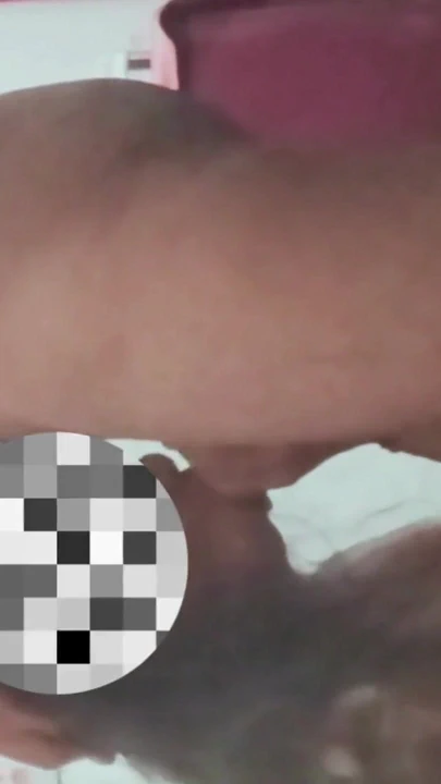 Birkaç gün önce evlenen ateşli Hintli desi yenge (baldız) kocasının genç erkek kardeşiyle seks yaparken yakalandı | Klip 1