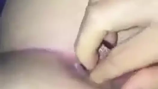 Je m'arrache le cul en attendant un bon chibre