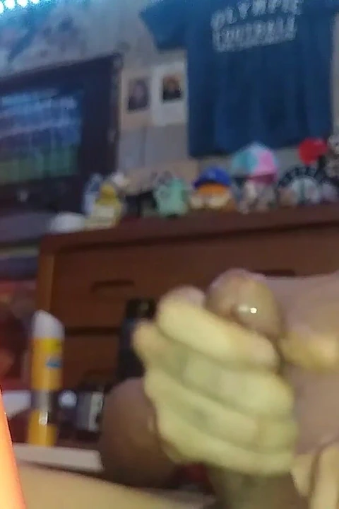 O kadar sert bir yarak ki eşleştirmek için epik bir boşalma ile elmasları kesebilir