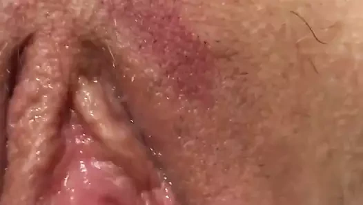 Amcık boşalmak karısının şişmiş kutusu oyuncaktan sırılsıklam sırılsıklam