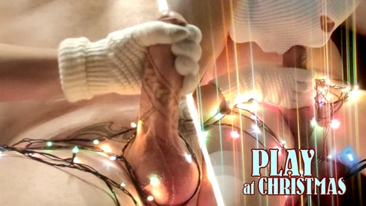 Komşum bana elleri ve ağzıyla Noel hediyesi verdi.