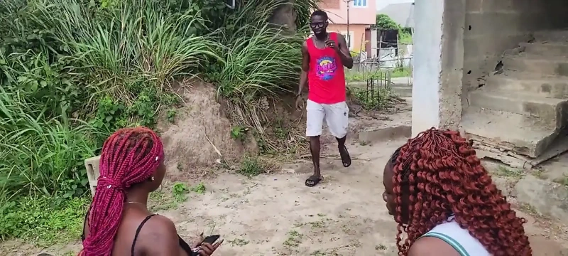 Erkek kankamı yarım kalmış bir binada beni sikmesi için sikiyorum