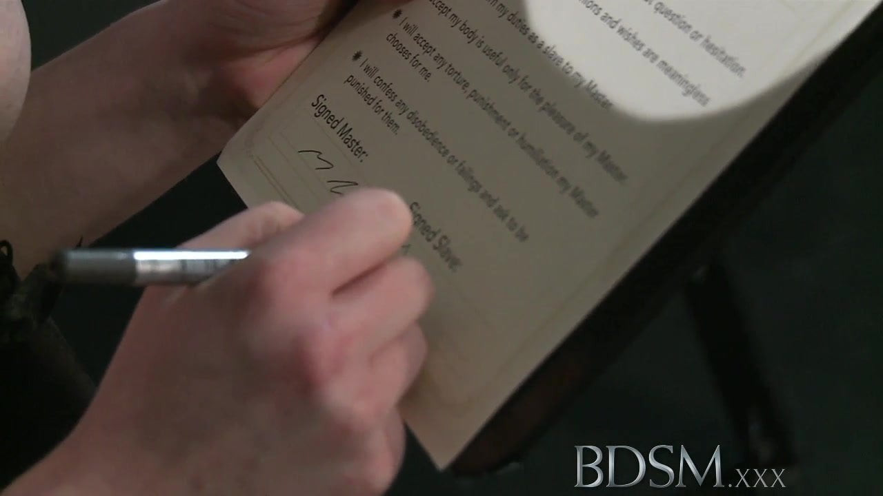 Bdsm xxx kapüşonlu ve askıya alınan subs almak onların delikler becerdin