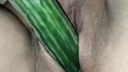 salatalık ile yalnız