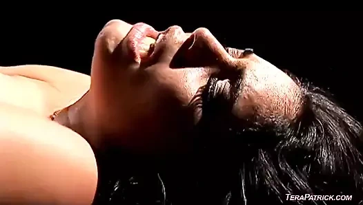 Daisy Marie ve Paola Rey lezbiyenlik yapıyor