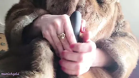 Ateşli ve azgın annen sana mutlu bir sevgililer günü diler! Senin için masaj çubuğuyla yapacağım!