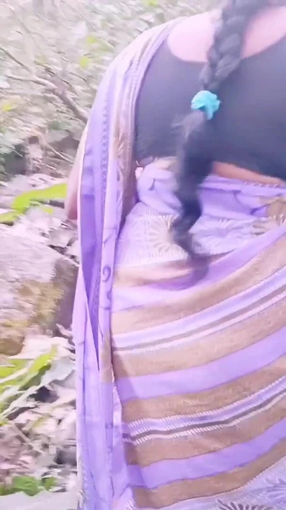 Волнующий момент из "Секс за дверью в лесу. Мачеха дези и пасынок"