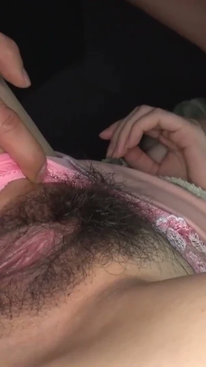 Asya japon pornosu – seksi bebek amına vibratör takıyor | Klip 1