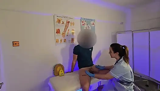 Gerçek İngiliz Hemşire Klinikte Beni Yalıyor!
