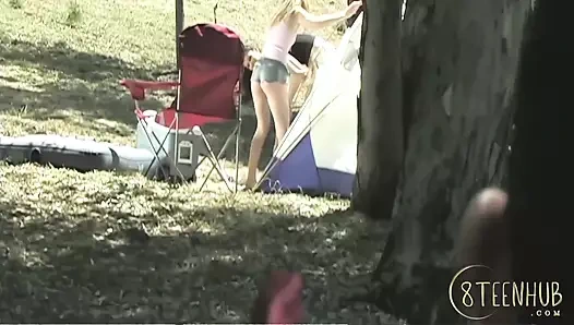 8teenhub - Tobi Pasific ve Faith Leon bir yarağı paylaşıyor ve orgazm oluyor