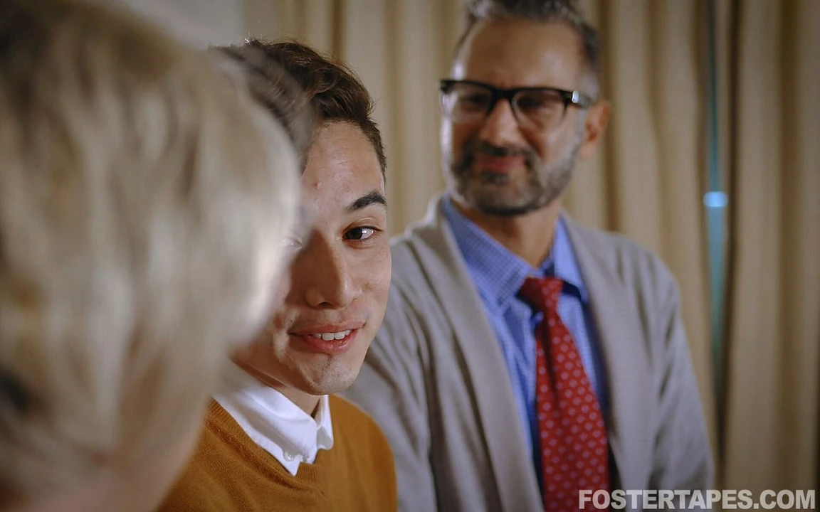 Büyük memeli üvey anne Dee Williams üvey oğlunun ateşli dölünü içine alıyor