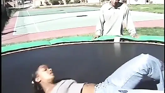 Zenci bebek öğretmeni için her şeyi yapıyor