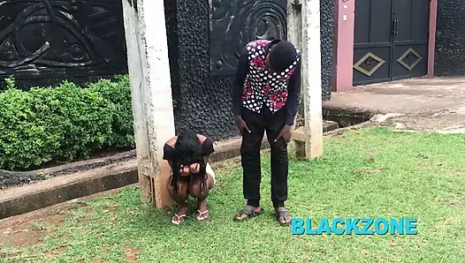 Patronu onu evden attığında onu sakinleştiriyorum