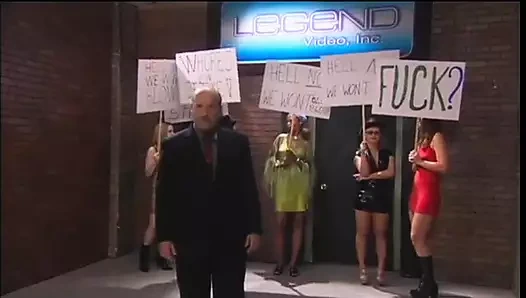 Sarışın sürtük barda sikiliyor