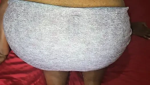 Şok asyalı orta yaşlı seksi kadın kocasını tek başına oynarken yakaladı