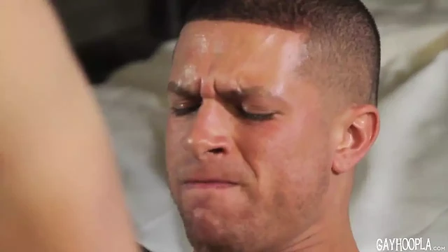 Sean Costin'in Jake Davis ile ilk eşcinsel sikiş videosu