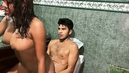 2 bölüm - emlakçı müşterisini evi satmak için baştan çıkarıyor