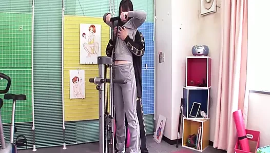 Siktir et spor salonunda kadın, eğitmen sert amını sikiyor