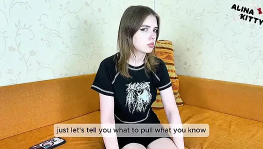 Alt kız makyaj yapmak için aldatıyor - onu sert seks ve yüzüne boşalma ile affetiyor