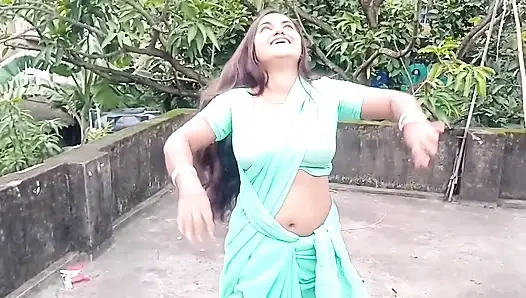 Kadın terziyi evine çağırıyor ve adam ölçüler aldı ve onunla seks yaptı.