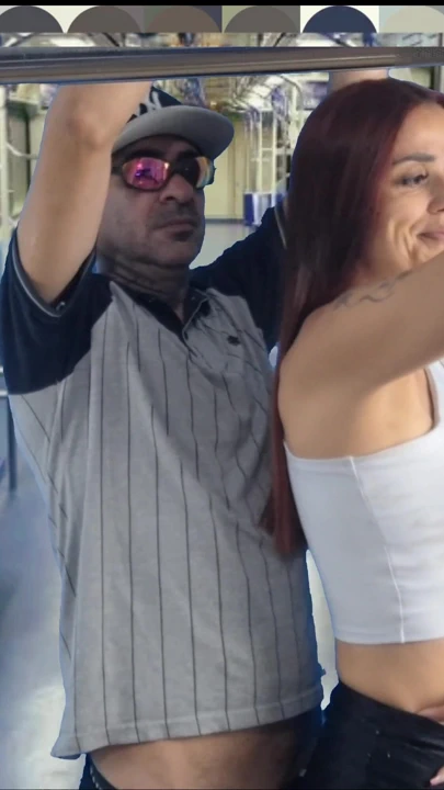 DİKKAT! Bu uyluk otobüste kızları arkadan çarpıyor! | Klip 1