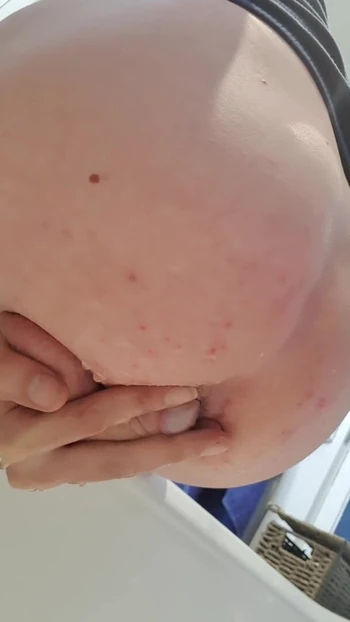 Просто небрежно писаю на мое собственное очко, как мы все делаем.