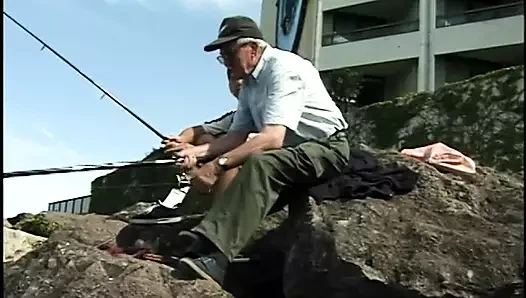 sarışın sürtük alır dövülerek açık havada