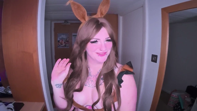 Genç Tavşan Kostümlü Kız Tavşan Kulaklarında Sert Sikiliyor!