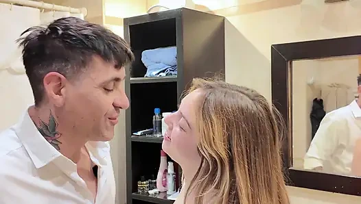 Onu çekilmeden 7 dakika siktim. Bak karım banyoda nasıl titriyor