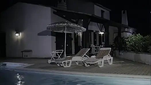 Arkadaşını Sevişirken Erkek Arkadaşına Oral Seks Yapıyor