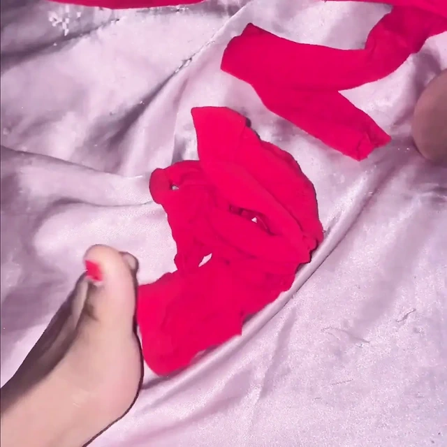 Duşta ve yatakta parmaklar