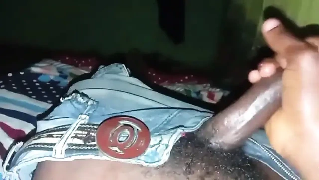 Orta yaşlı seksi kadın sert sert grup seks.