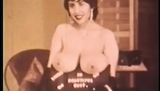 Çıplak retro güzelliklerin koleksiyonunu izlemenin tadını çıkarın