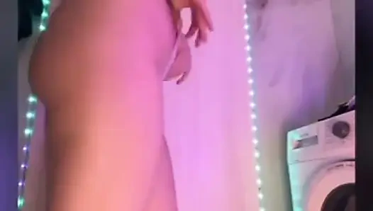 Aşırı duş gösterisi. Halkın içinde fışkırt. Duşta anal sikiş. Yakın çekim sikişiyor.