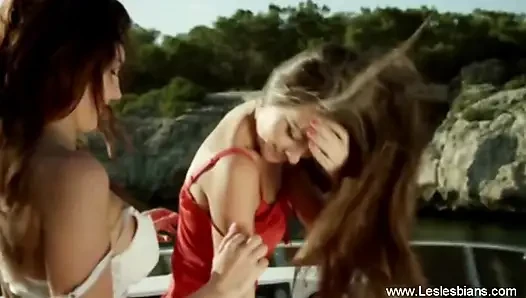 Eva ve Jana samimi karşılaşma