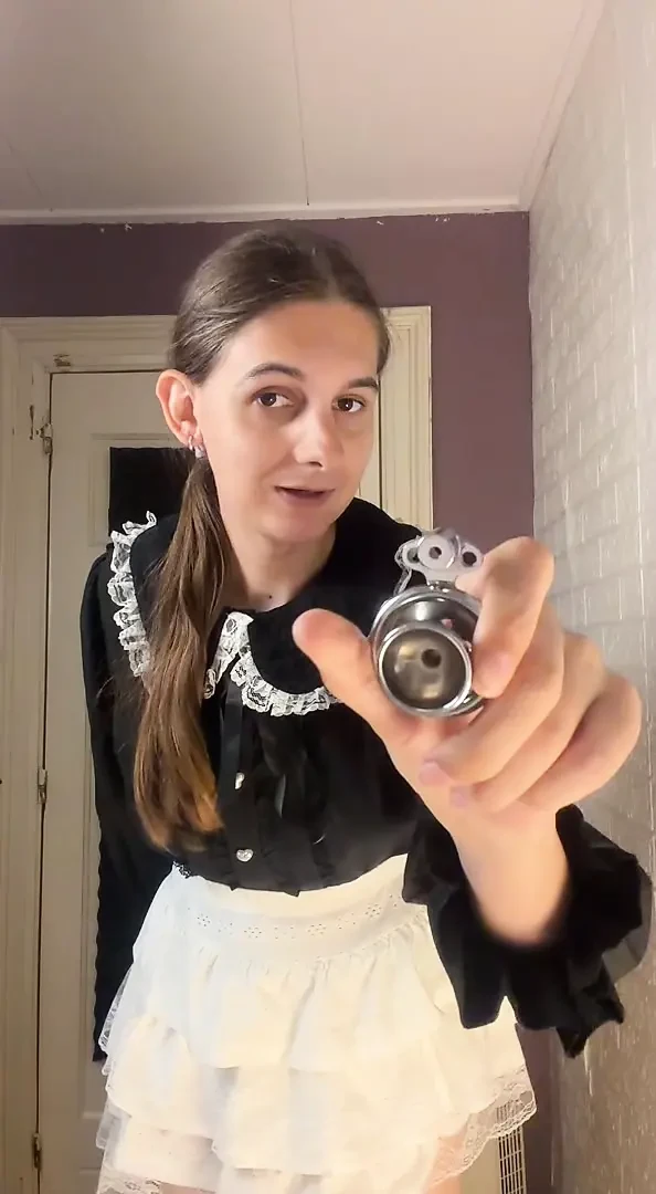 kafesli sissy locktober sırasında sikilmek için yalvarıyor jessiesissy maceraları