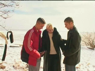 Irina karda iki adamla