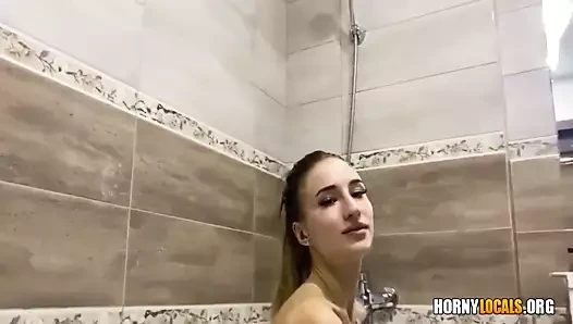Sıcak Rus emme horoz içinde the bath