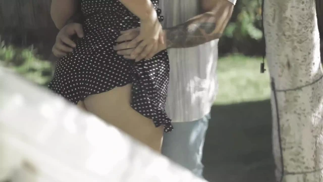 Esmer hatun Blake May Wilde ev arkadaşını ateşli seks seansı ile baştan çıkarıyor