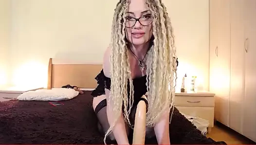 Sana penisini nasıl düzgün hareket ettireceğini öğreteceğim.