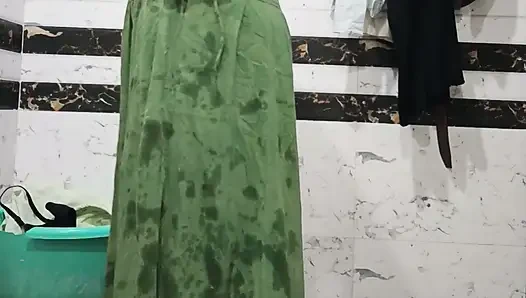 Priya bhabi güzel vücut gösterisi