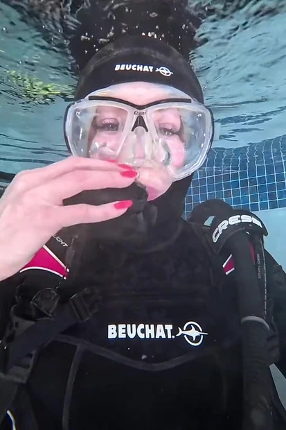 Круглое соблазнение: под водой, инструкция по в полном снаряжение для подводного плавания