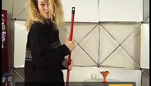 Esmer olgun bayan oyuncu seçmelerinde sert sikişiyor