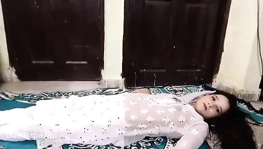 Schöne desi-ehefrau, erotische liebe zu ihrem ehemann